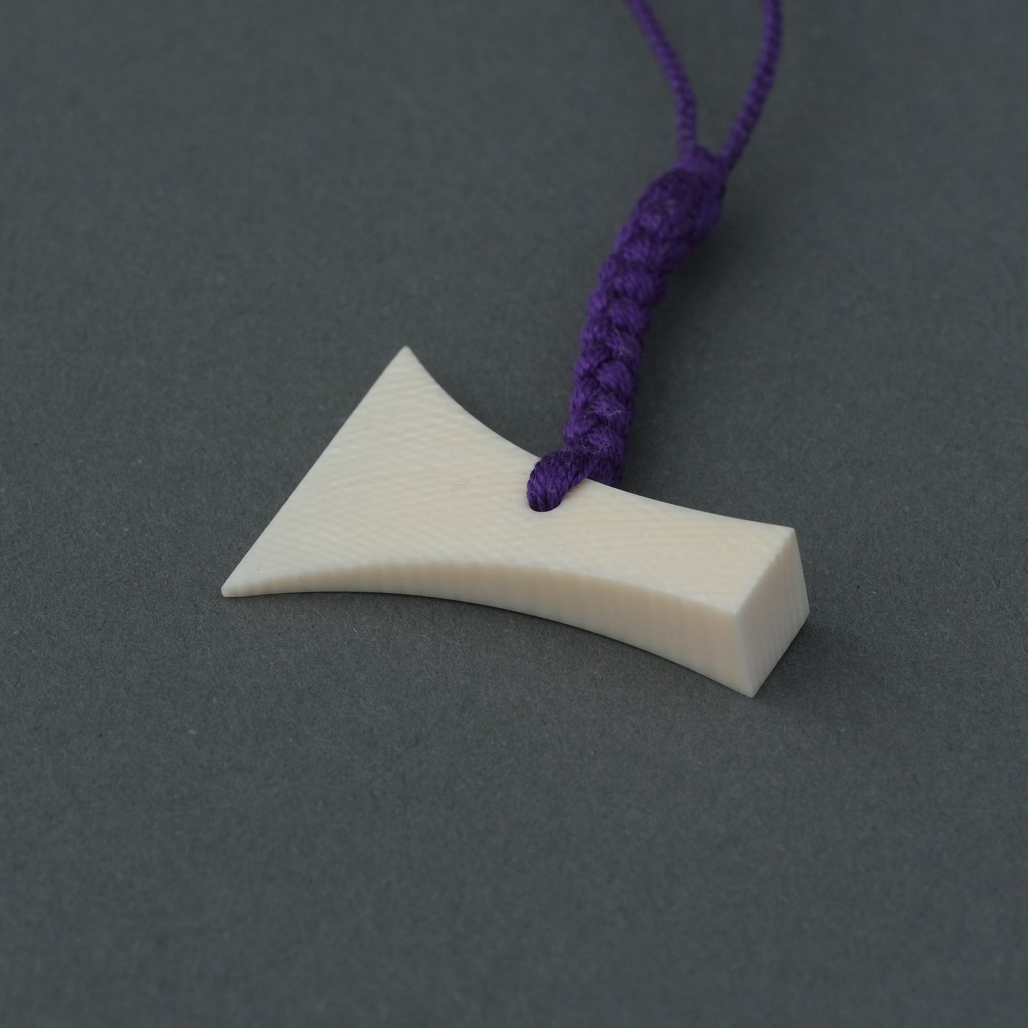 象牙根付【三味線バチ】