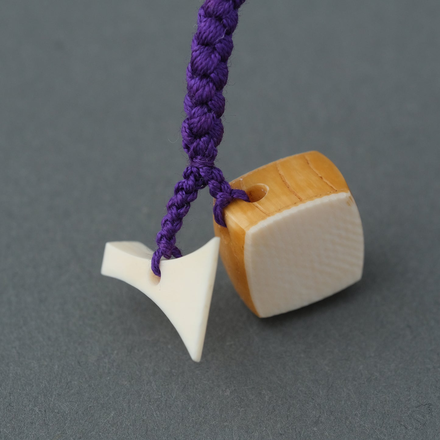 象牙根付【三味線バチ付三味線胴】